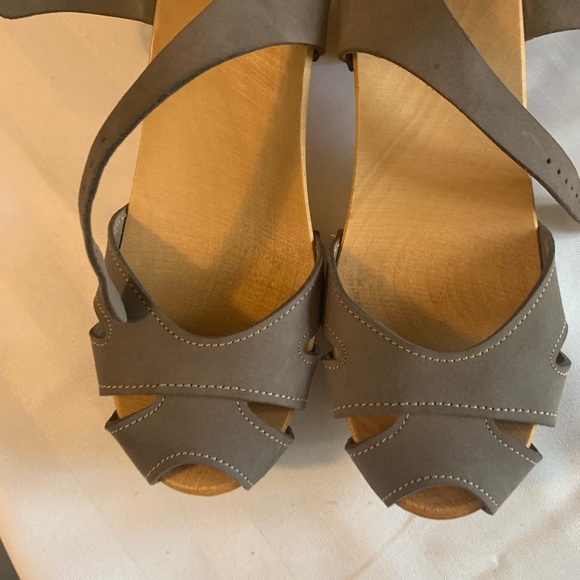 Leather clogs - Picture 2 of 5